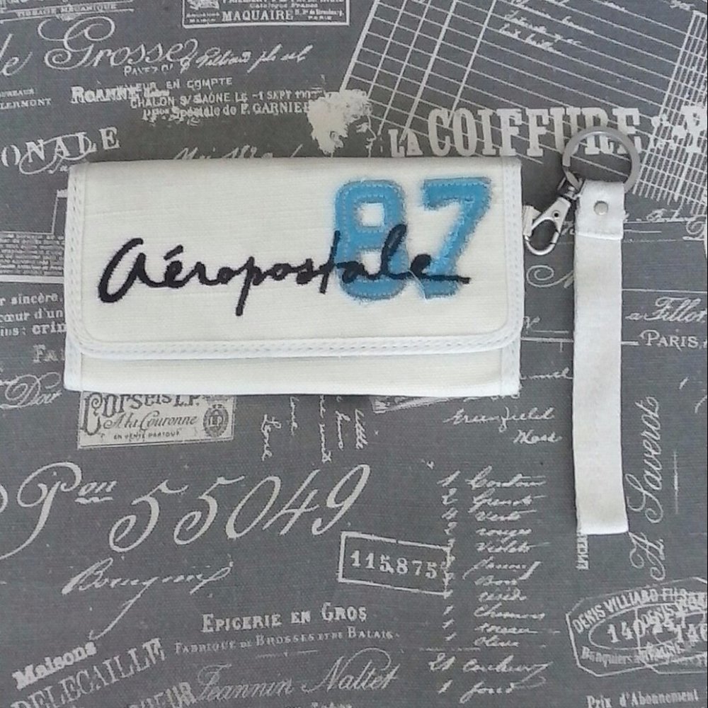 Aeropostale 87 Wristlet